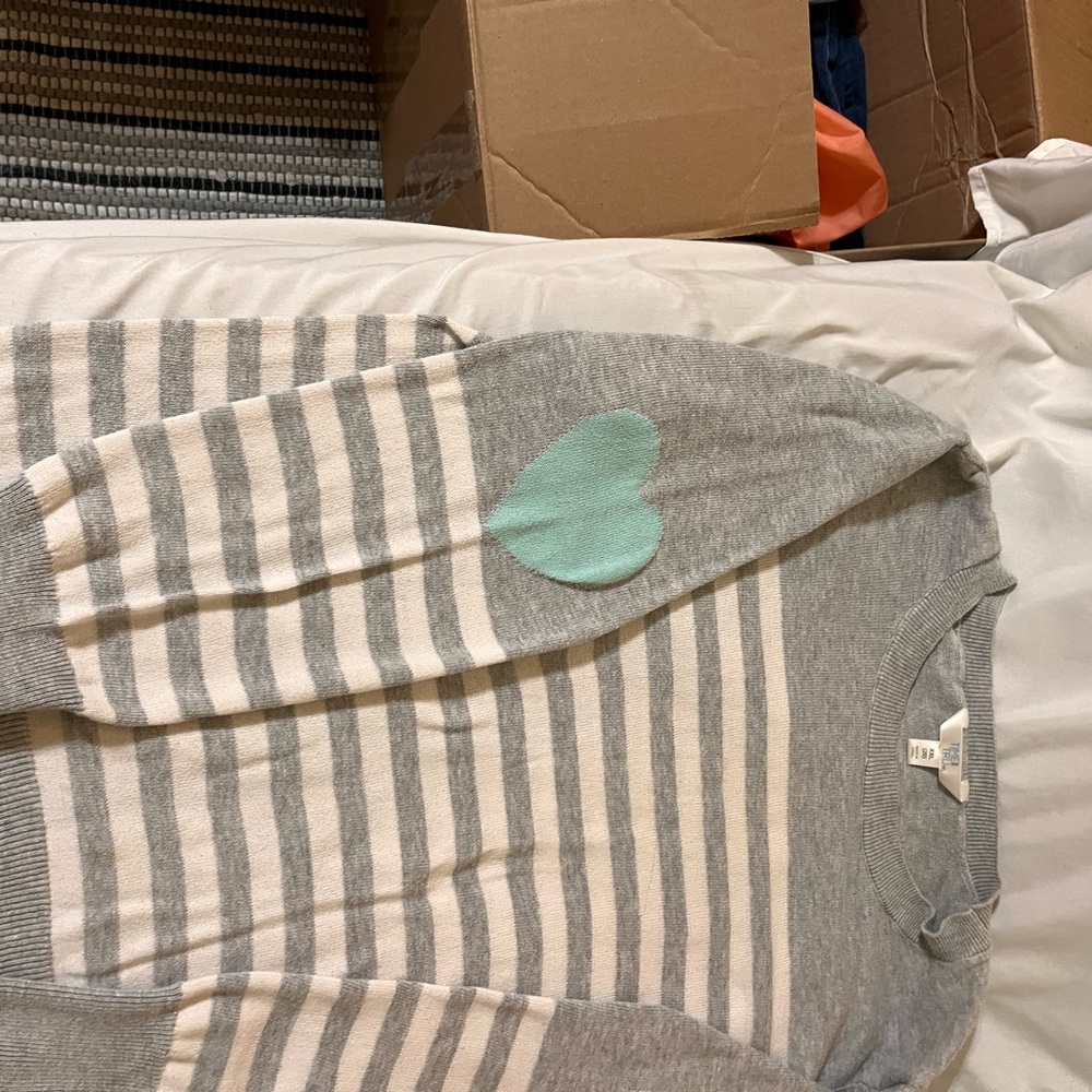 🩵Grey and White Striped Sweater very beautiful. 🌸 - Picture 8 of 12